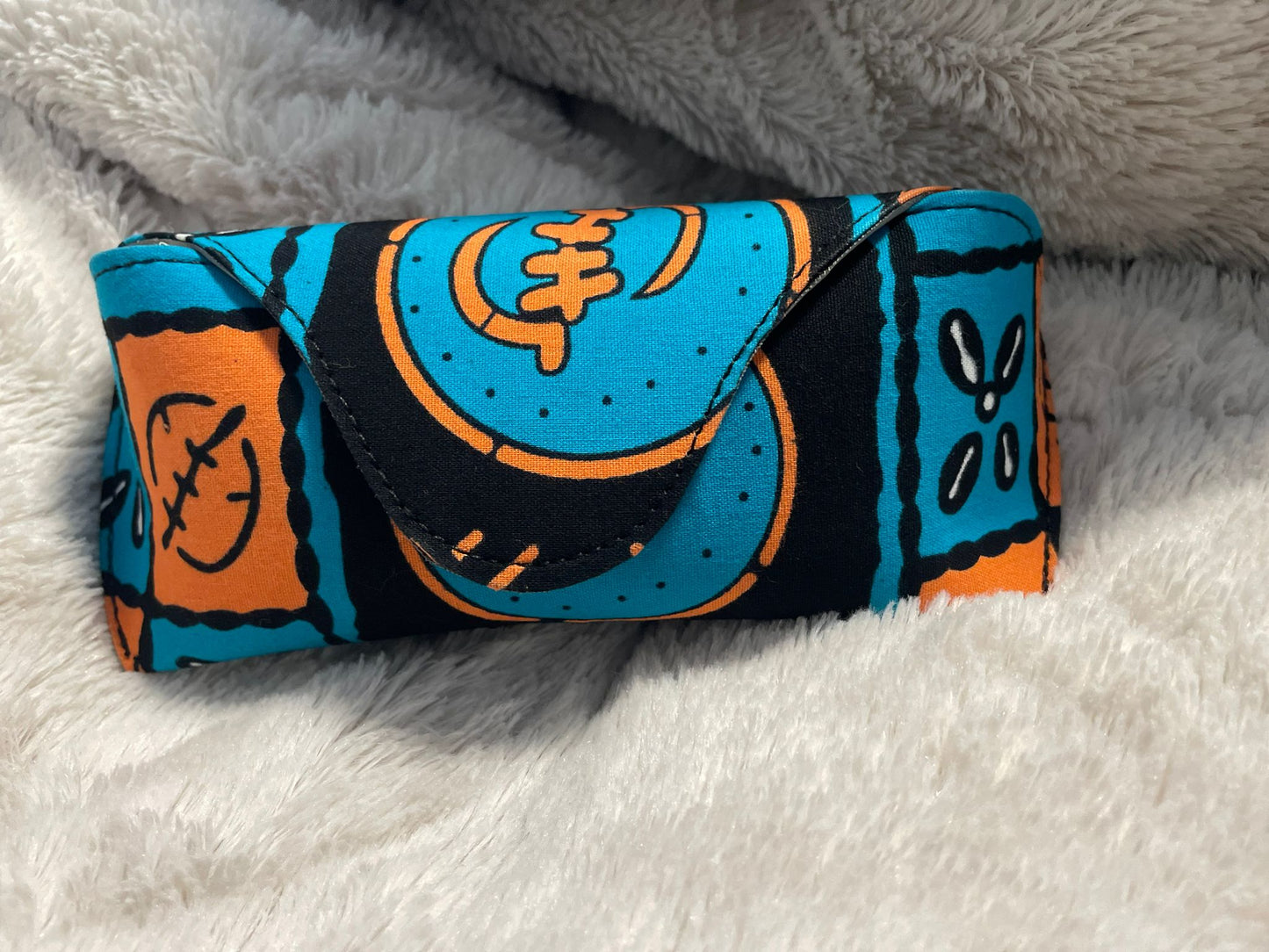 Handmade fabric glasses pouch / eyeglasses holder - étuis à lunettes