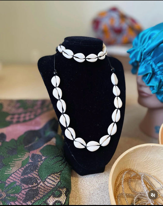 Mary Jade Boutique Cowries shell necklace only
