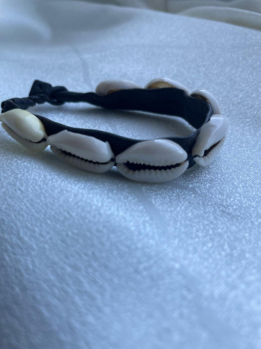 Cowries shell bracelet adjustable